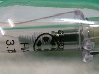 札幌の南区北の沢夜間歯科・矯正歯科のインプラント器材。ハイドロキシアパタイトコートのインプラント体。